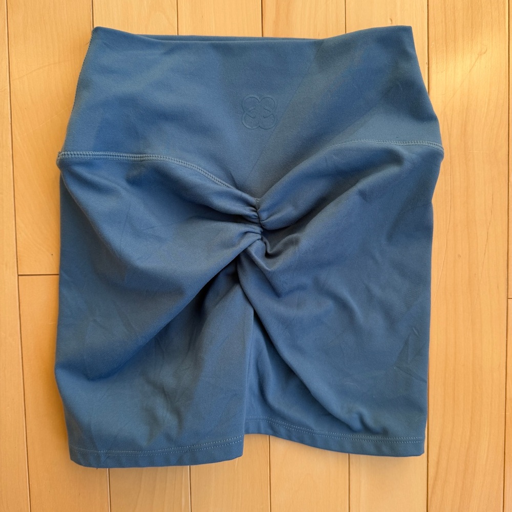 Saski Collection by Tammy Hembrow scrunch butt shorts size XS blue
